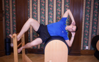 Cvik „Side Bend“ na Pilates Ladder Barrelu